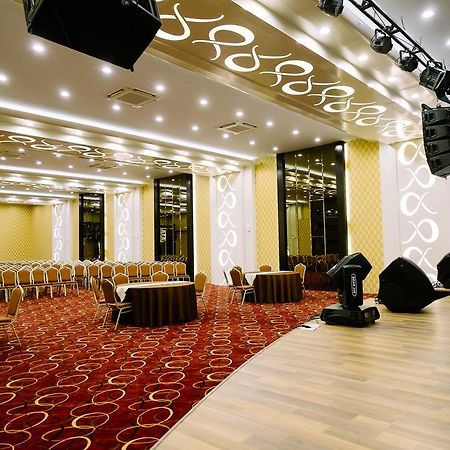 Alpha Hotel Пеканбару Экстерьер фото