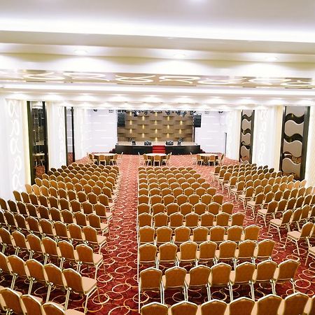 Alpha Hotel Пеканбару Экстерьер фото