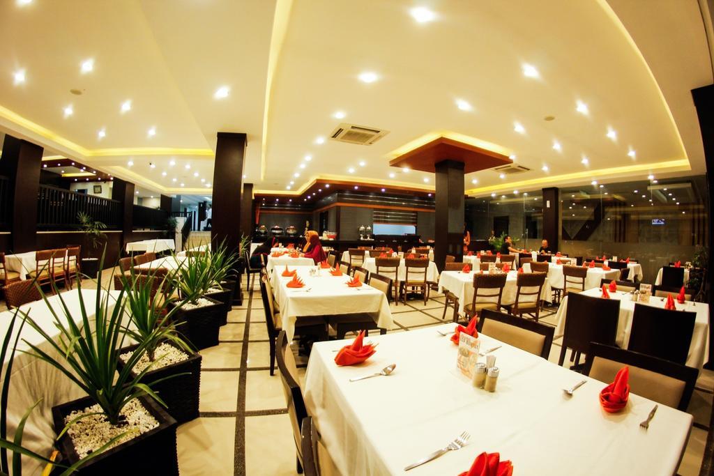 Alpha Hotel Пеканбару Экстерьер фото