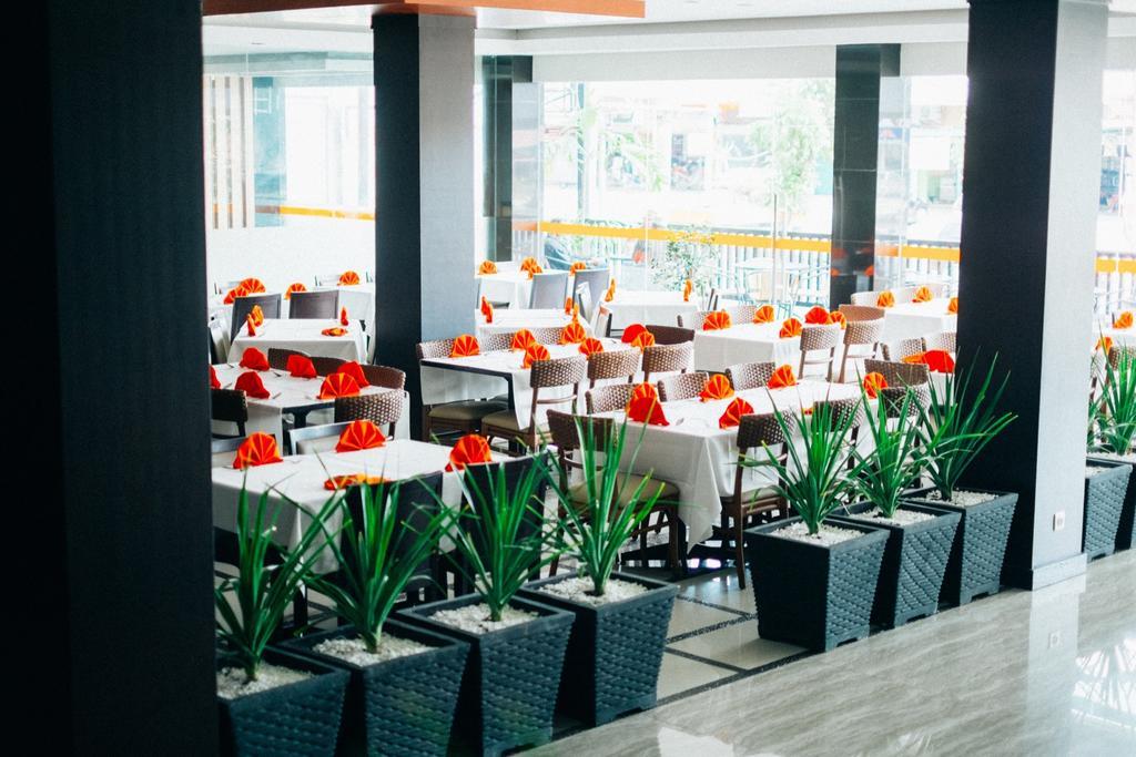 Alpha Hotel Пеканбару Экстерьер фото