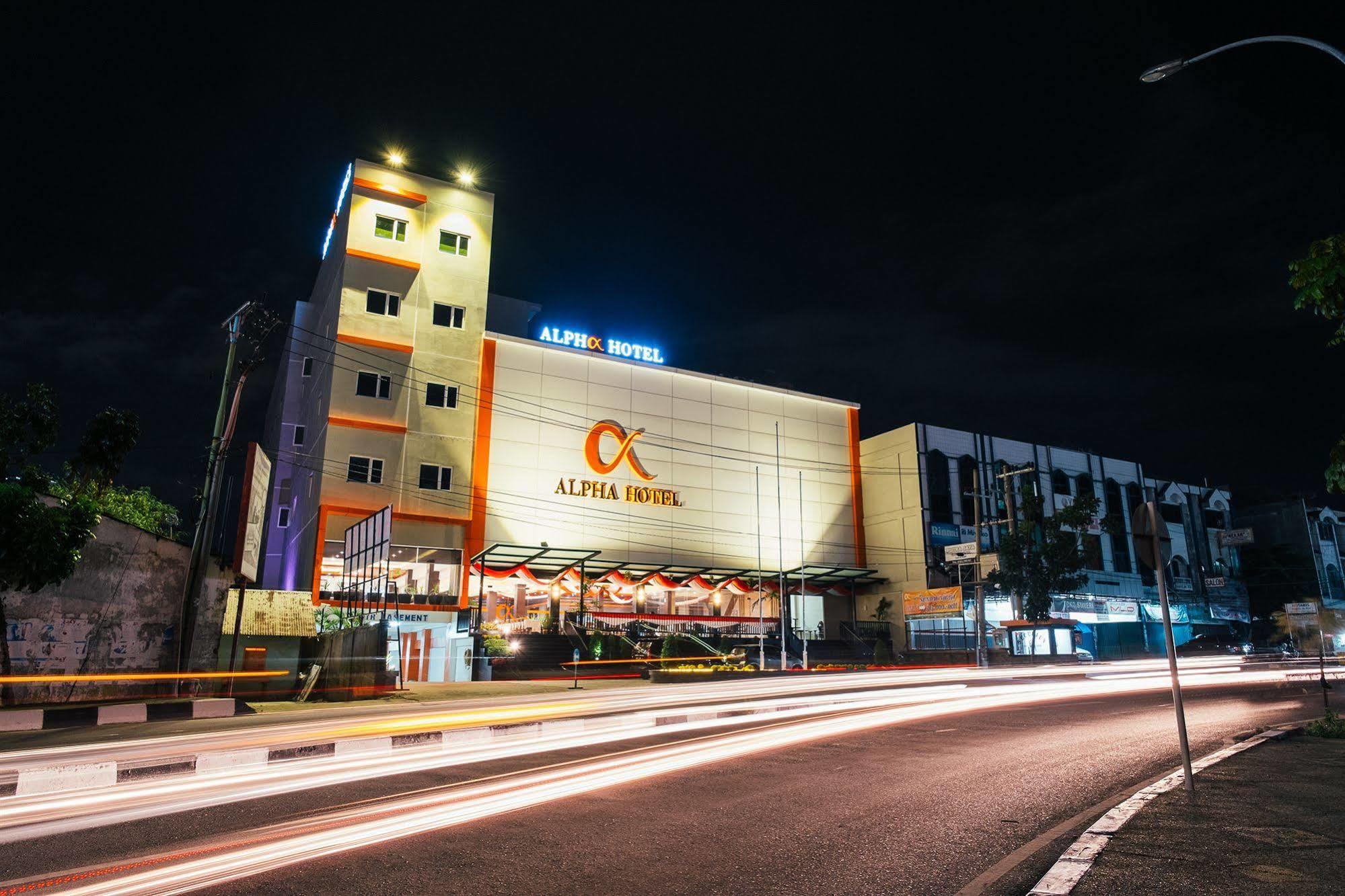 Alpha Hotel Пеканбару Экстерьер фото