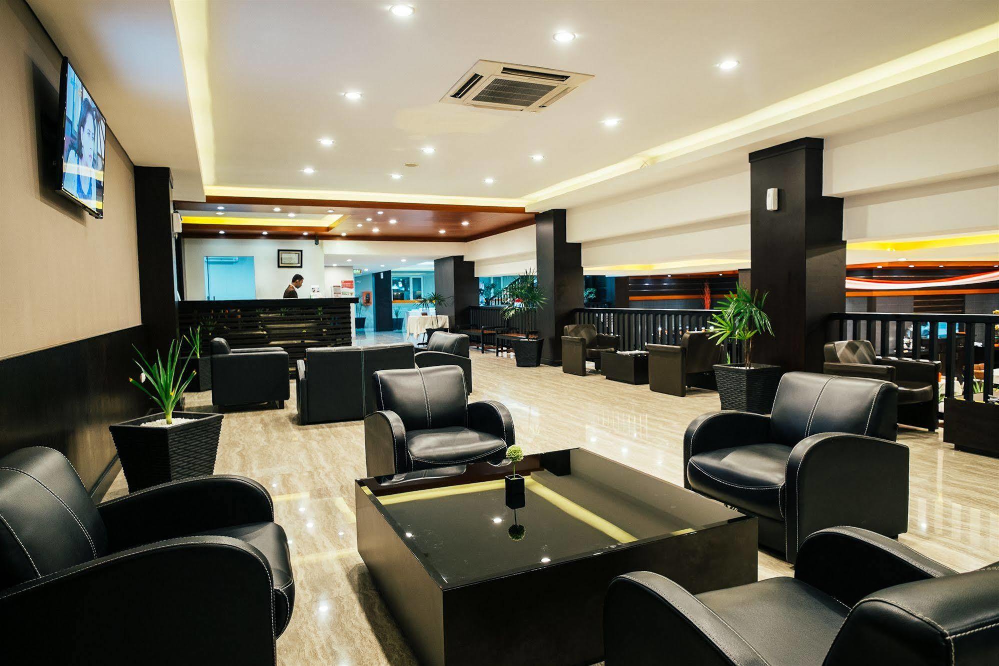 Alpha Hotel Пеканбару Экстерьер фото