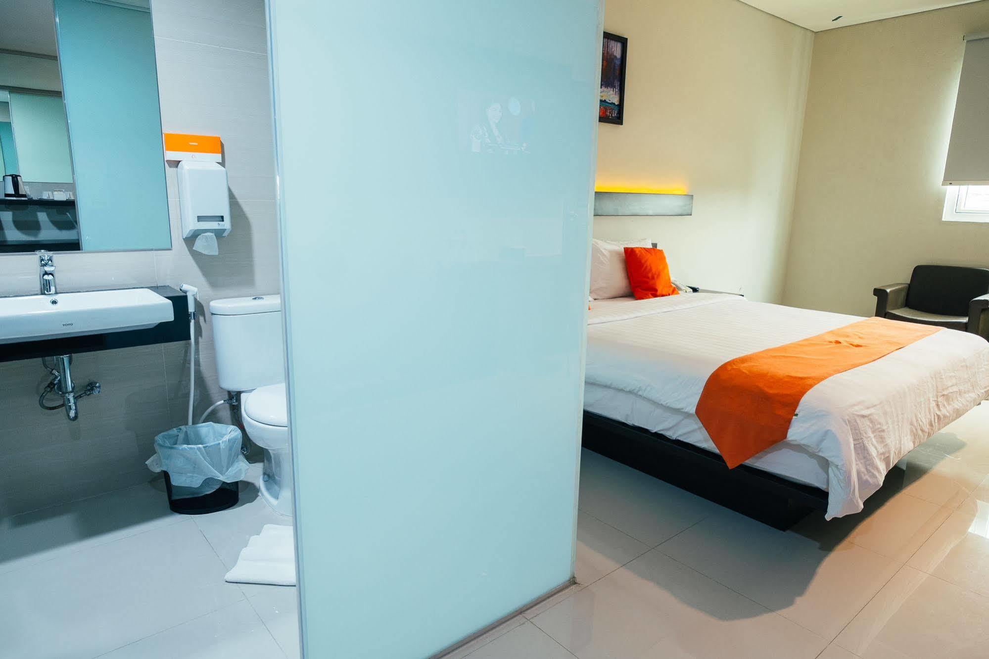 Alpha Hotel Пеканбару Экстерьер фото