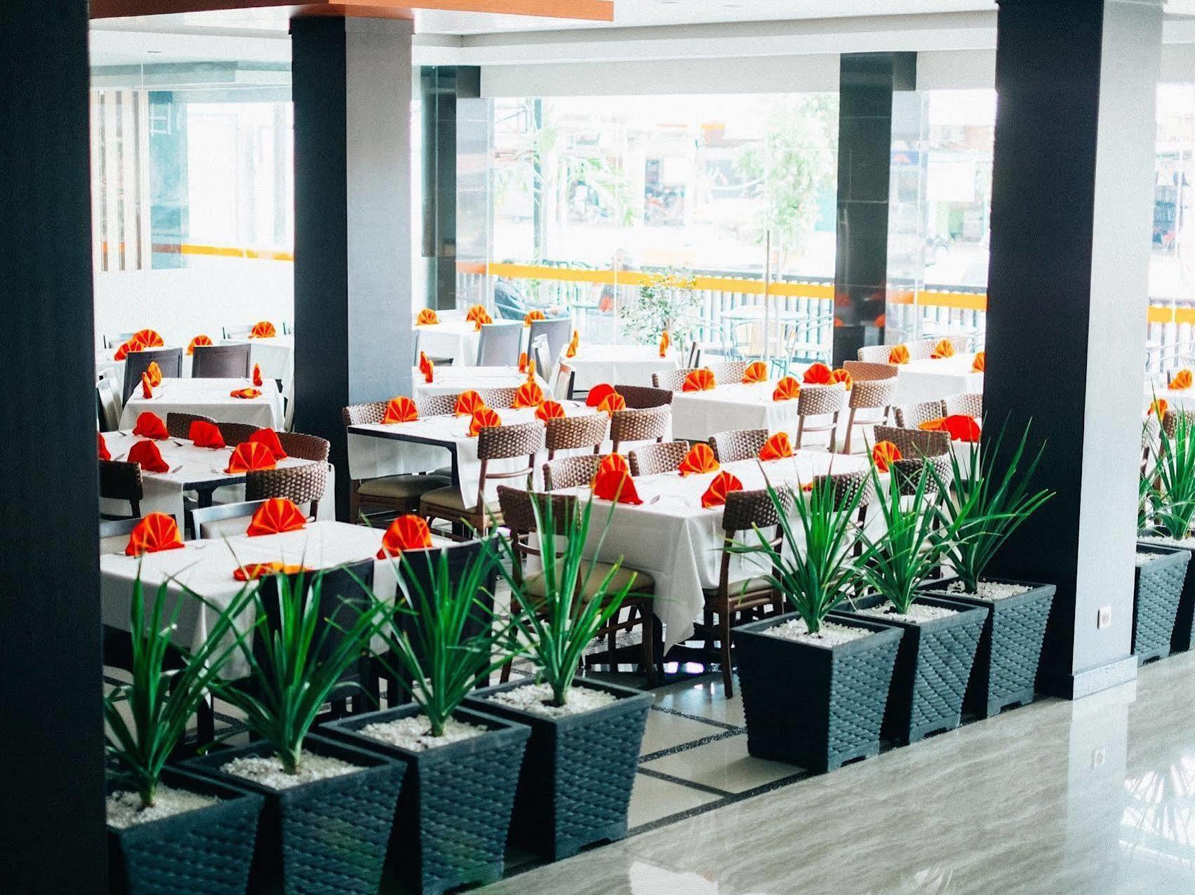 Alpha Hotel Пеканбару Экстерьер фото